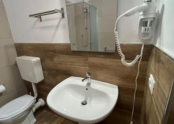 67 בית הארחה 3*